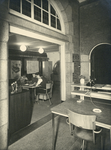 172195 Interieur van het N.S.-station Maastricht te Maastricht: inlichtingenbureau.